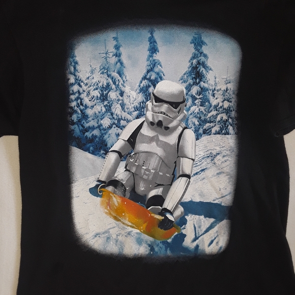 Star Wars Vfifthsun Stormtrooper Sledding T-shirt - Picture 2 of 4